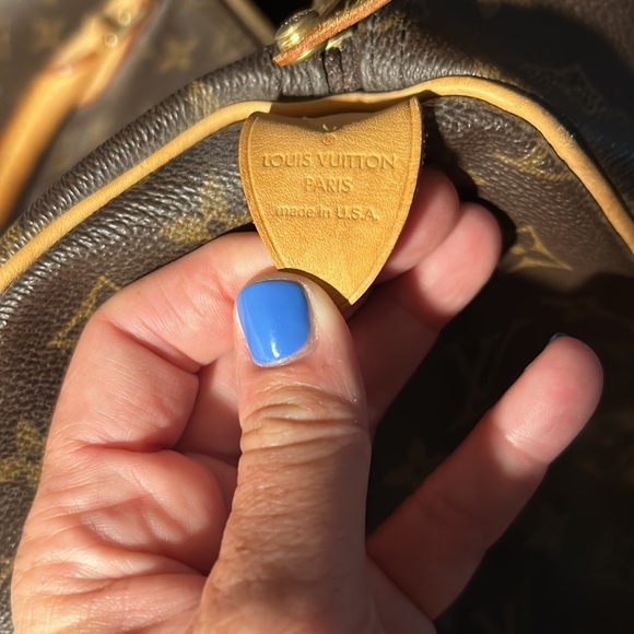 100% authentic Louis Vitton speedy in excellent condition with key lock. - Picture 3 of 4